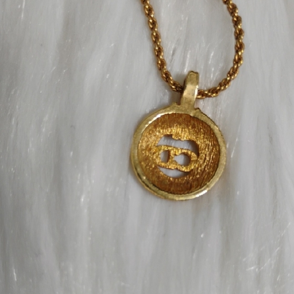 SALE! Christian Dior Gold Tone Pendant Vtg Necklace - Picture 5 of 10